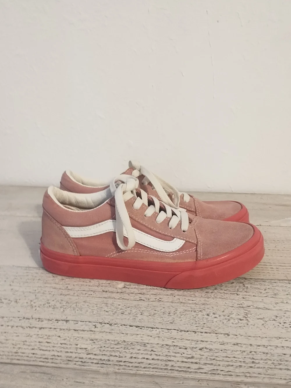 VANS Kids Old Skool Glossy Sidewall Trainers  Pink Size 3 usa/ 2.5 UK